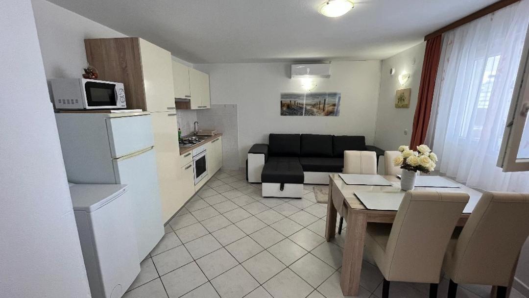 Apartment Ante ราชานิ ภายนอก รูปภาพ